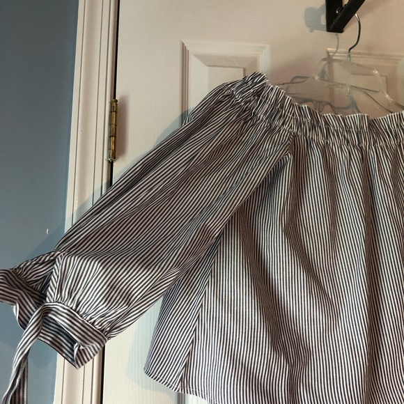 American Eagle off-shoulder top - Picture 5 of 6